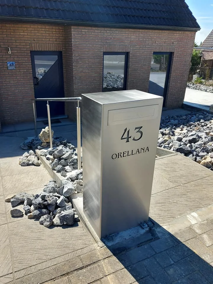 boite aux lettres inox avec main courante